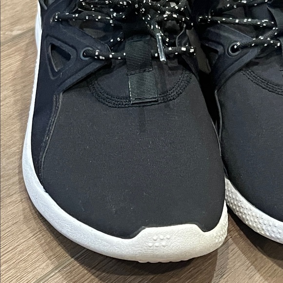 Reebok Black and White Women’s Sneakers Size 9.5 Athletic Comfy - Picture 2 of 13